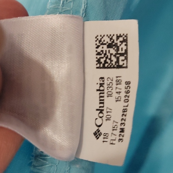 Columbia button down sleeveless top. - Picture 5 of 10